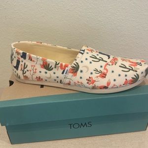 TOMS SHOES